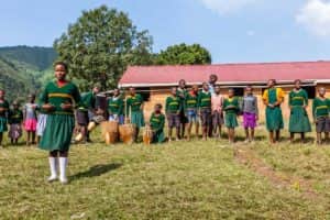 Schulkinder in Bwindi
