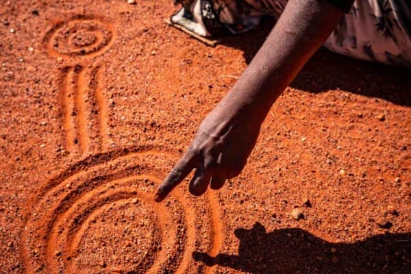 Australien - Maruku Arts Uluru Kata Tjuta National Park – Tourism Australia