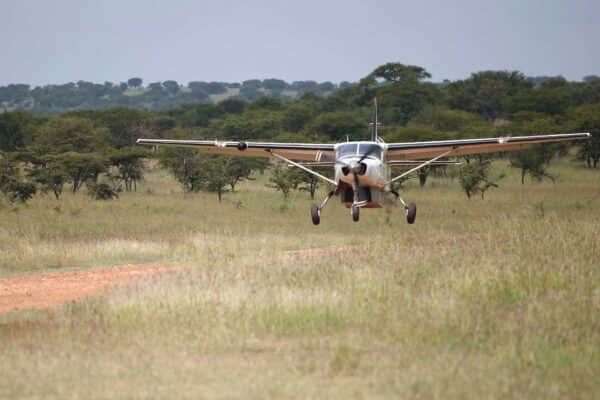 Überflug mit Kleinflugzeug - TravelLife - Tanzania Kleins Camp Arrival 2014